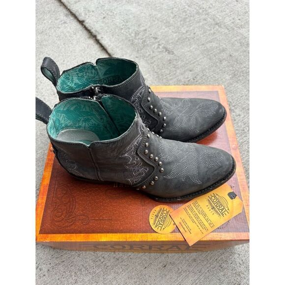 Corral Black Embroidery & Studs Round Toe Ankle Boots Size 10 - Picture 4 of 10